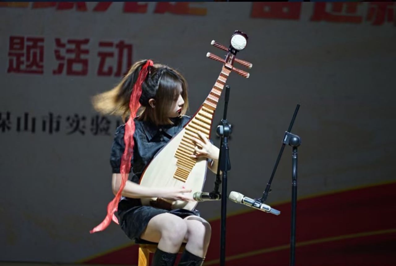 A still from Xu Chang’s school performance and backstage film in Baoshan